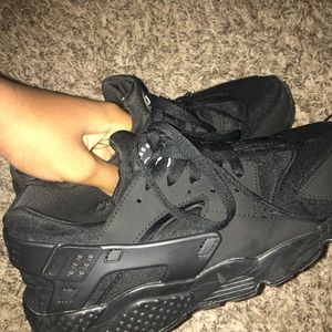 Black huaraches